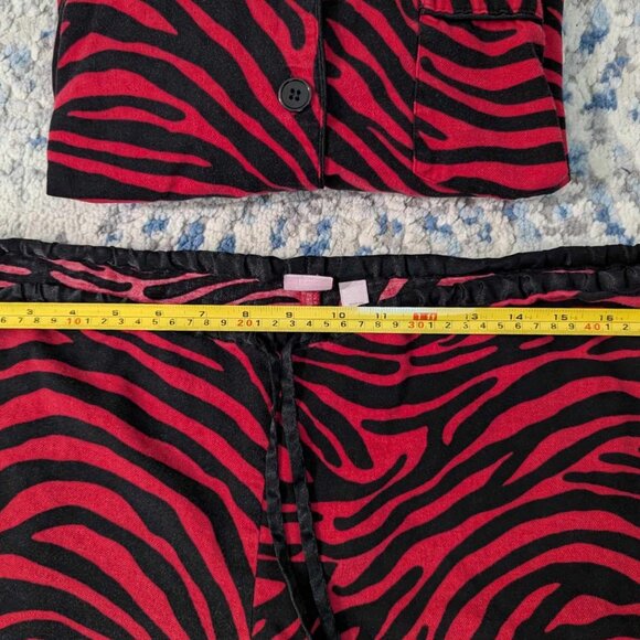 Victoria' Secret Pajama Set in Size XS - Red and Black Zebra Print - Picture 7 of 13